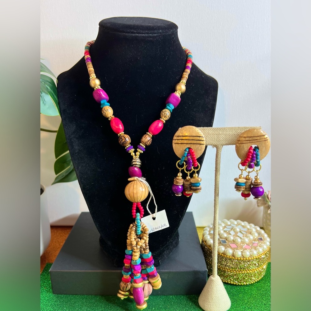 Vintage 80’s Néw Old Stock Pierced Earrings and Matching Necklace